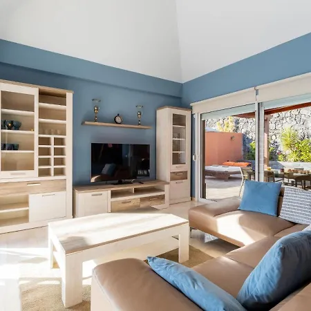 Elegant Paola Private Heated Pool Holiday home *