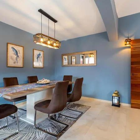 度假居 Elegant Paola Private Heated Pool